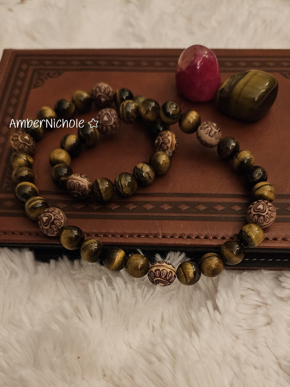 ☆ Tiger Eye and Carved Wood Bead Stretch Bracelet - Brown